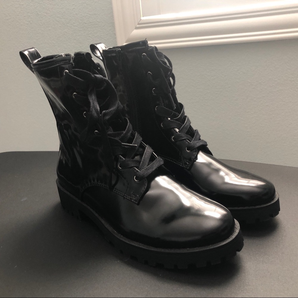 Divided combat boots